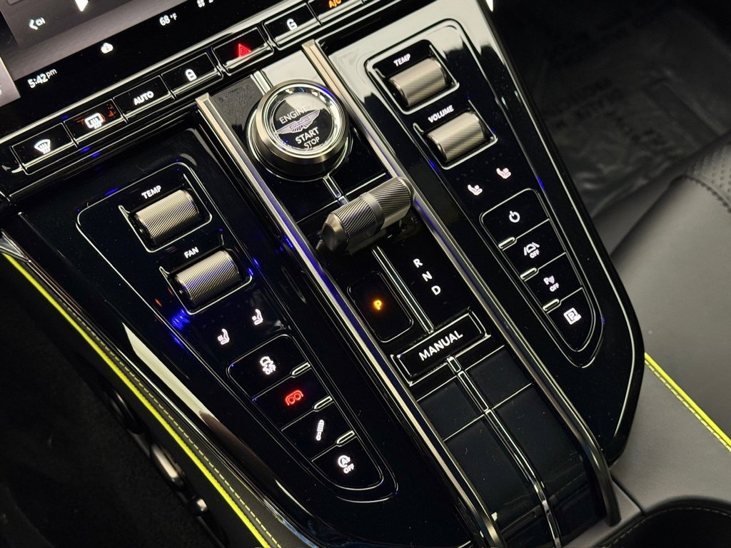 New 2025 Aston Martin V8 Vantage Coupe image 38