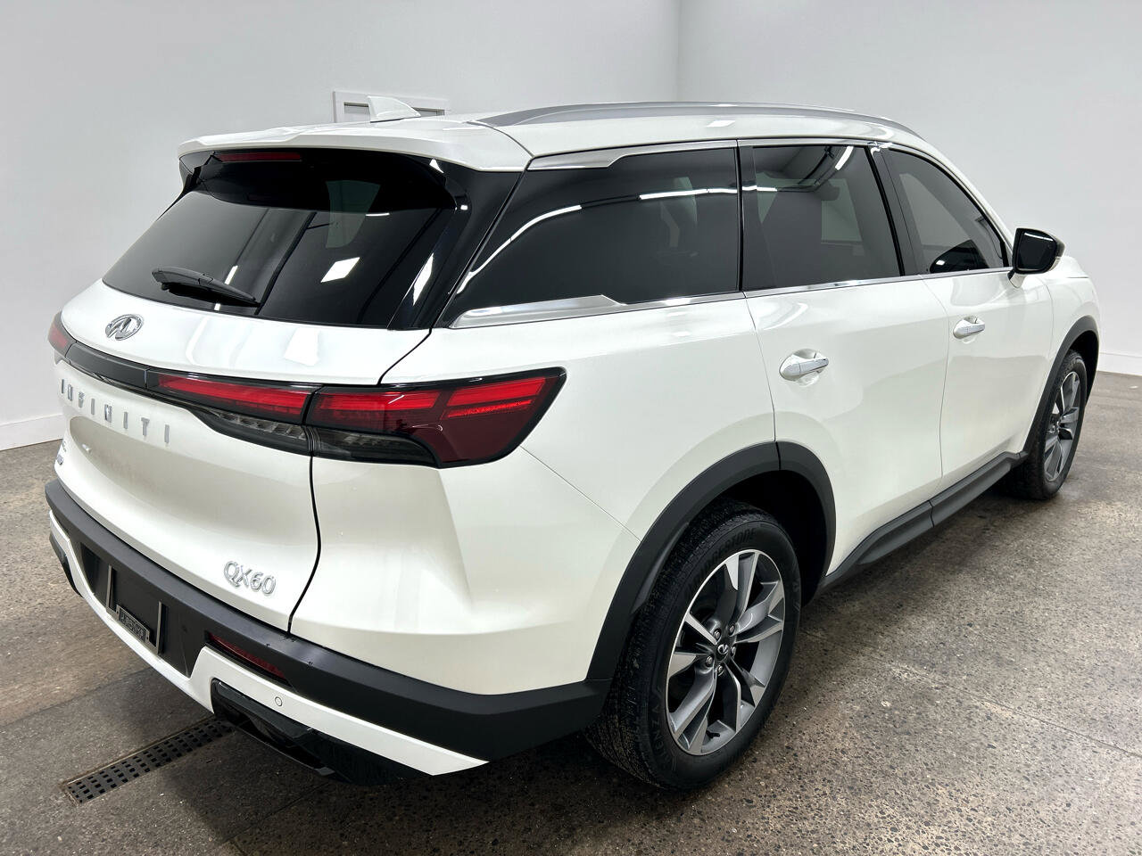 Used 2023 INFINITI QX60 Luxe image 6