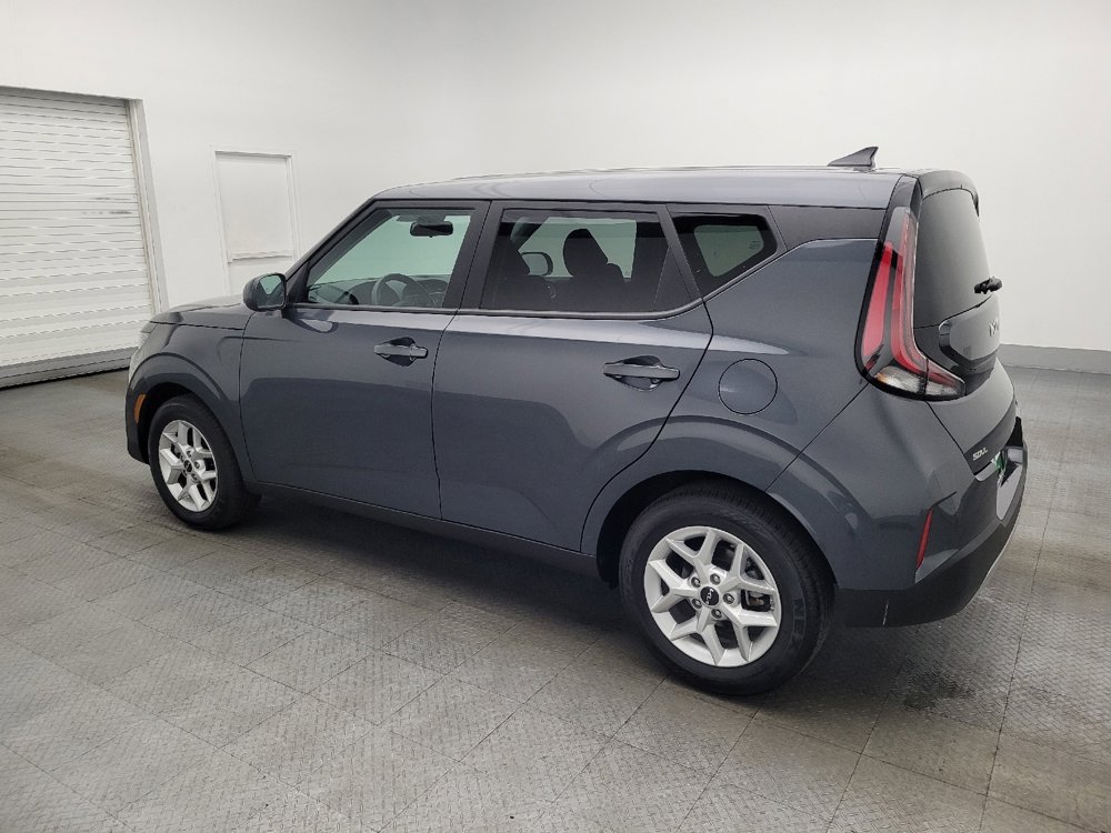 Used 2025 Kia Soul LX image 3