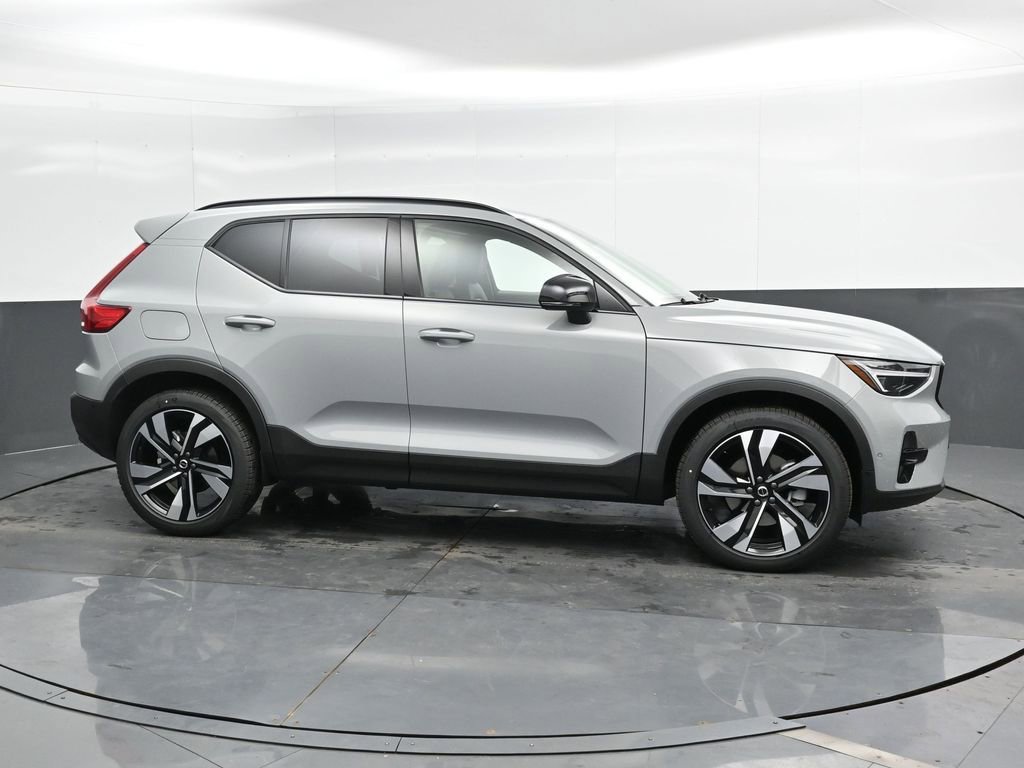 New 2025 Volvo XC40 B5 Ultra w/ Climate Package AWD/4WD image 4