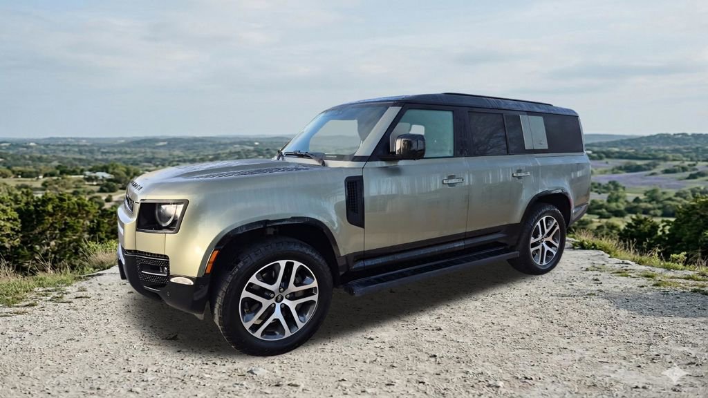 Used 2024 Land Rover Defender 130 X-Dynamic SE image 4