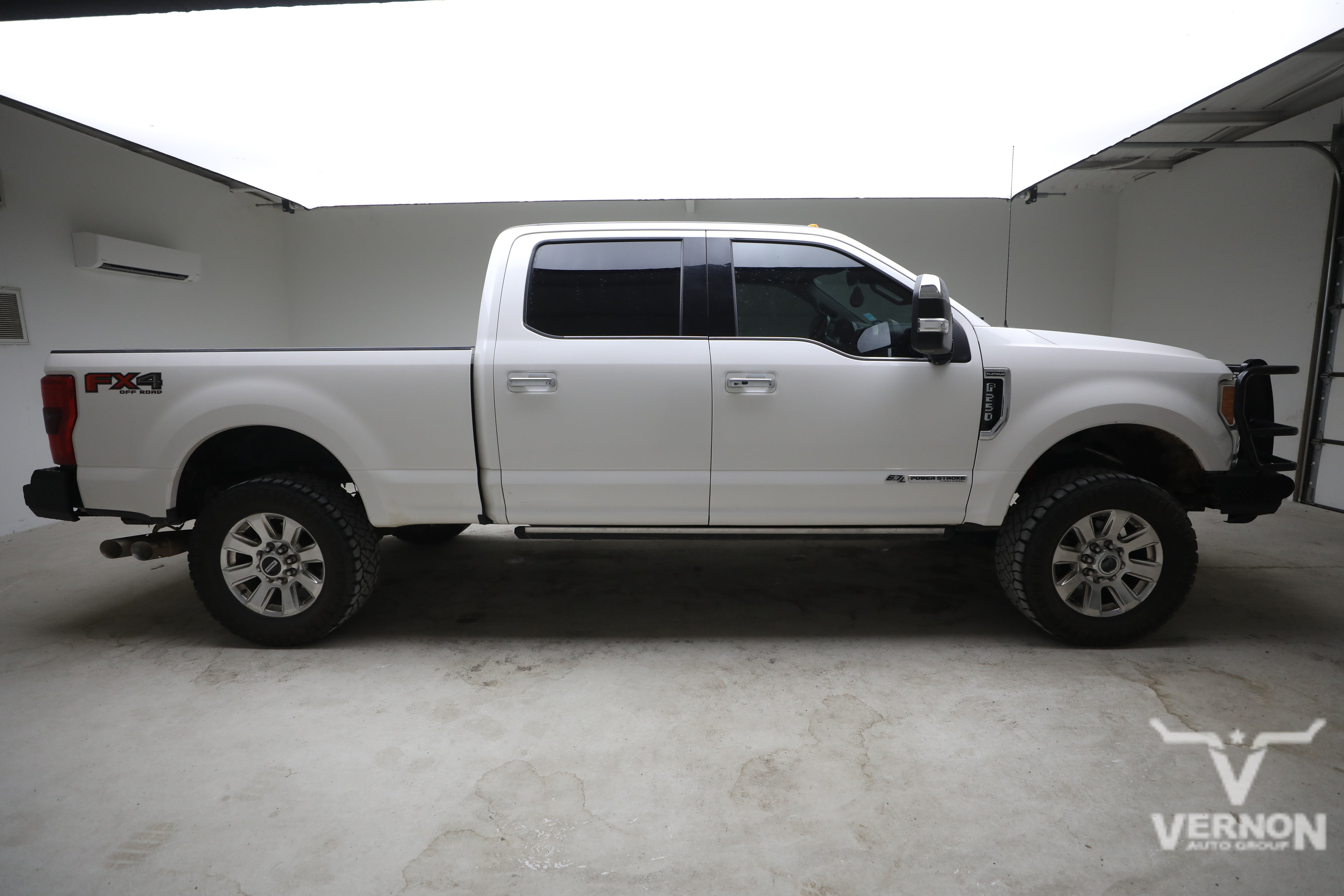 Used 2017 Ford F250 Platinum w/ Platinum Ultimate Package AWD/4WD image 5