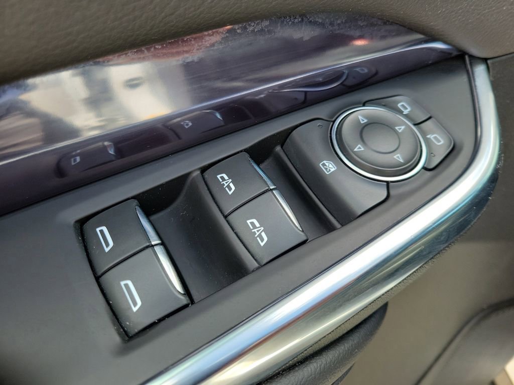Used 2023 Cadillac XT4 Luxury w/ Cold Weather Package AWD/4WD image 17
