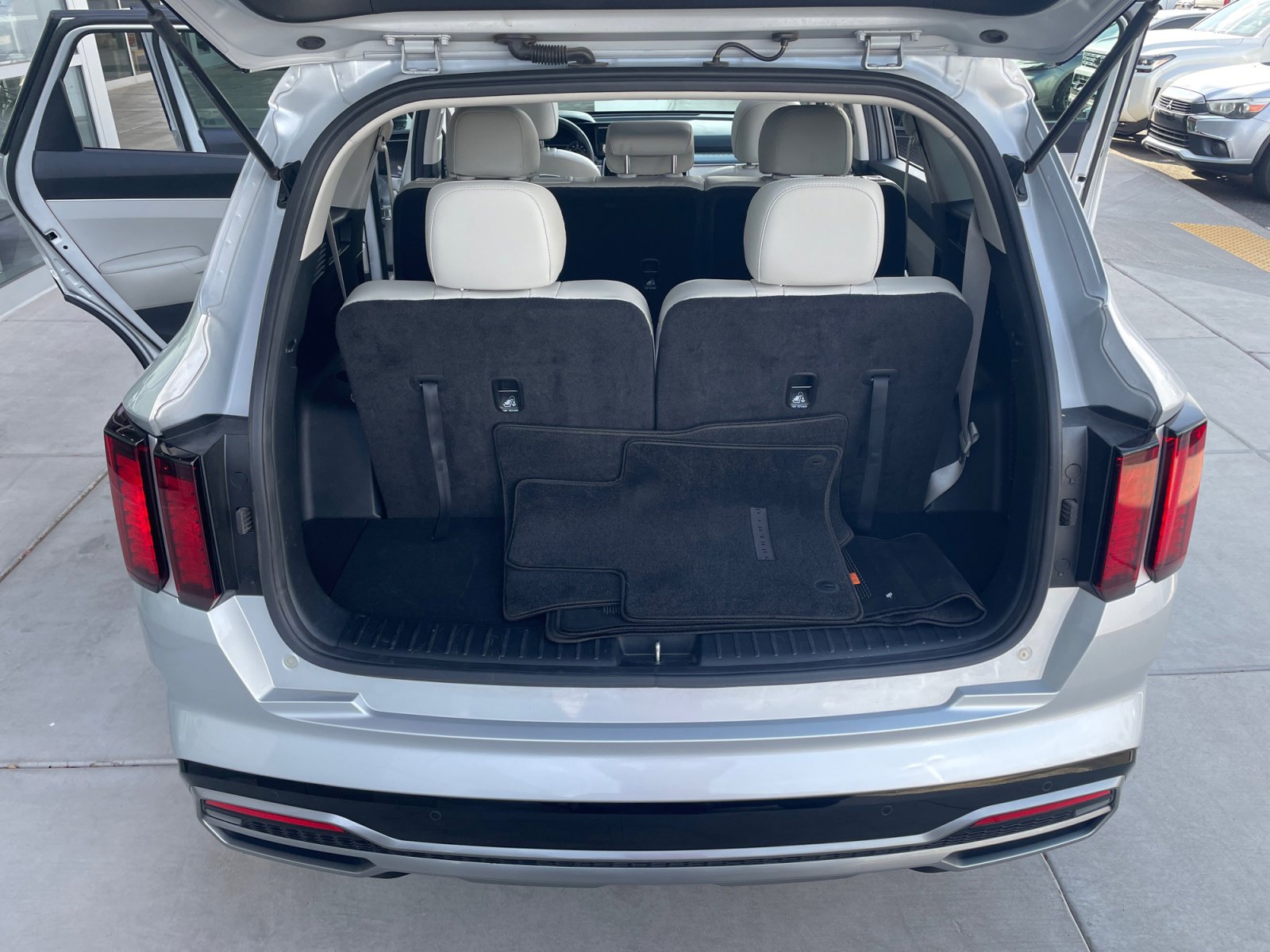 Used 2022 Kia Sorento S w/ Panoramic Sunroof Package image 34