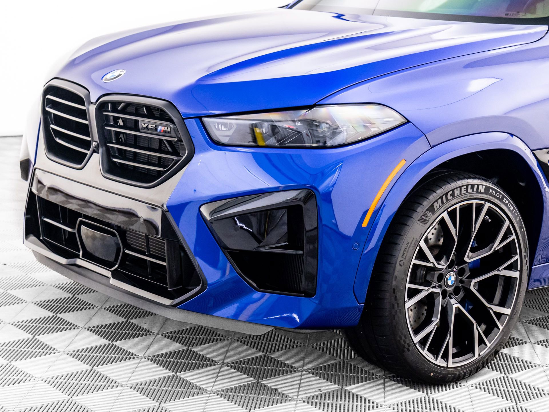 Certified 2025 BMW X6 M Competition w/ Executive Package image 36