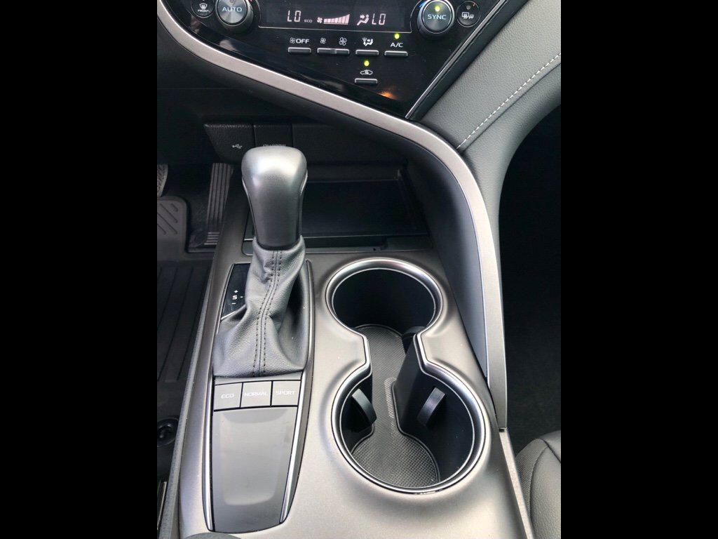 Used 2024 Toyota Camry SE image 11