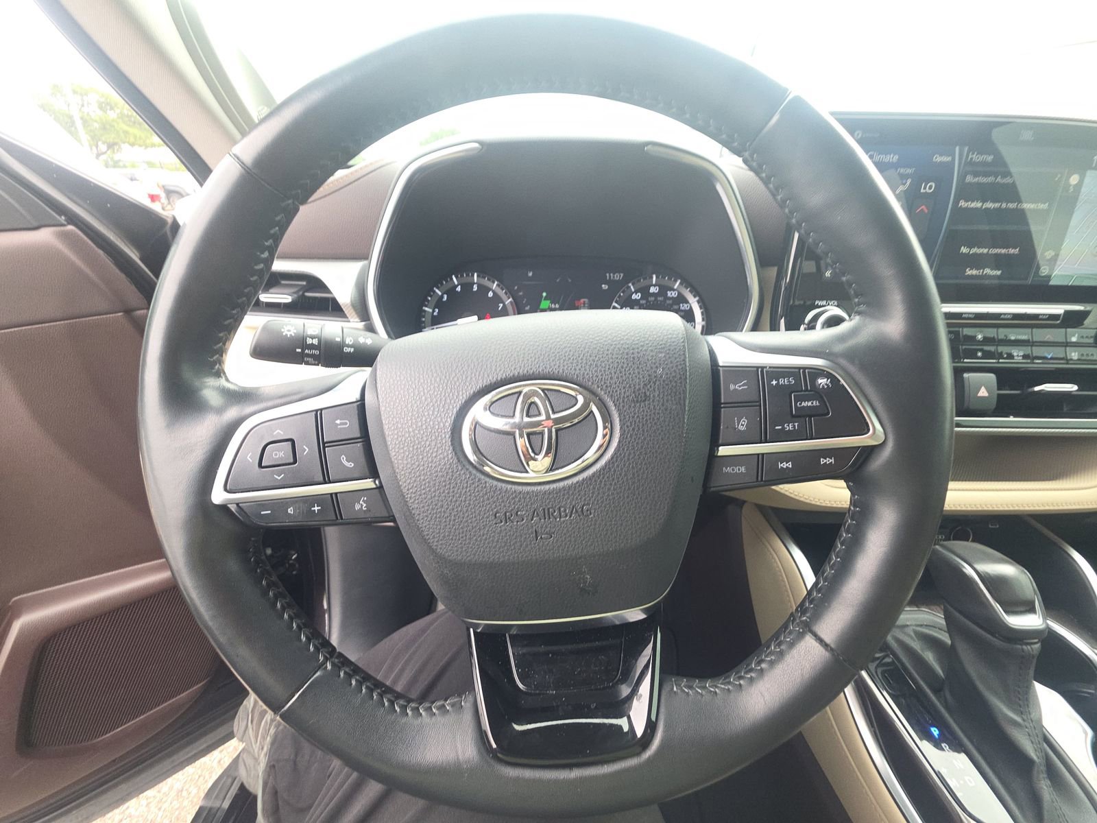 Used 2020 Toyota Highlander Platinum FWD image 19