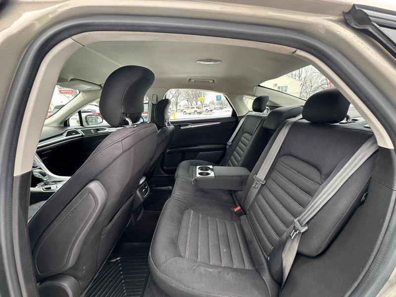 Used 2015 Ford Fusion SE image 13