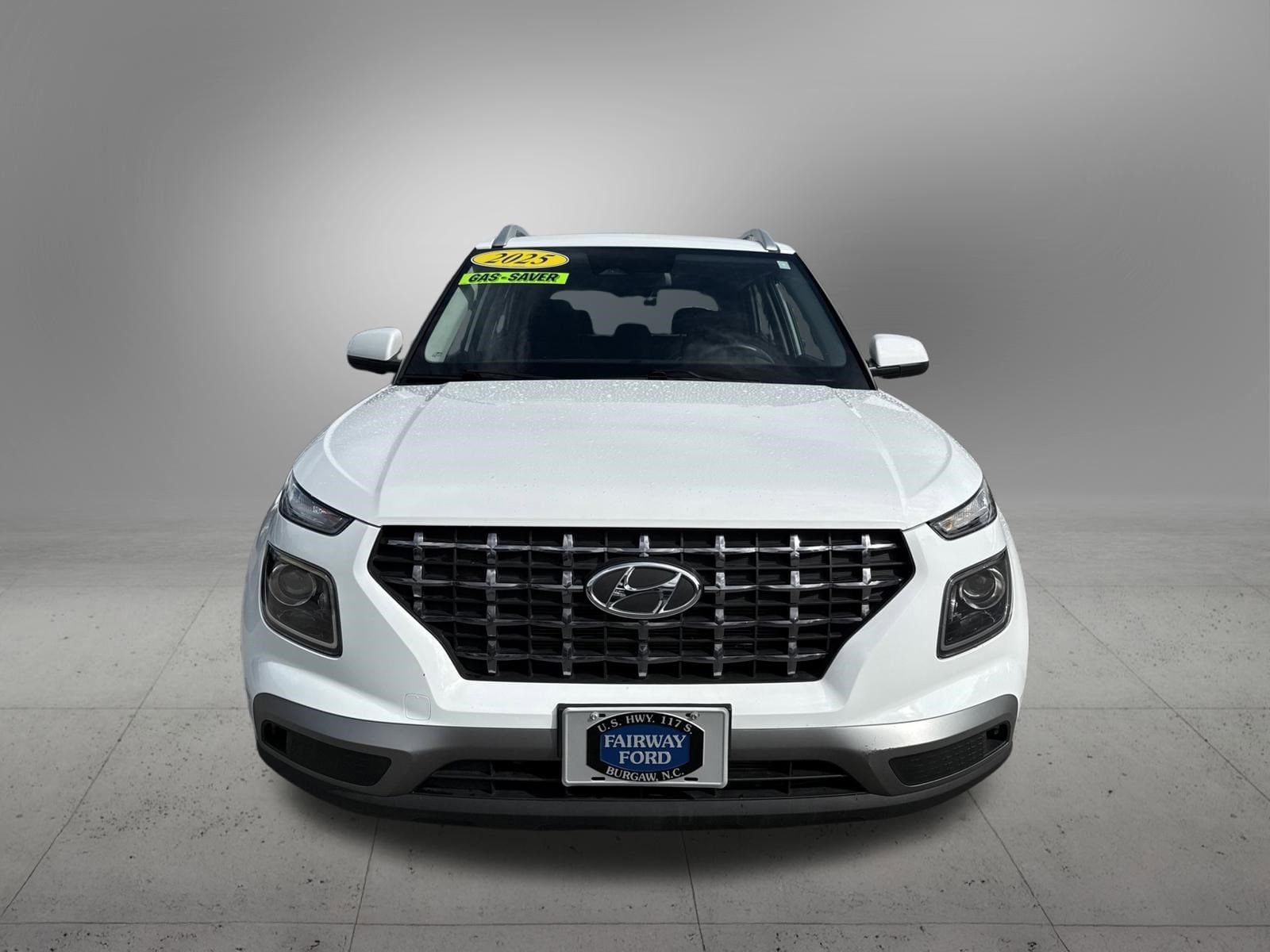 Used 2025 Hyundai Venue SEL FWD image 7