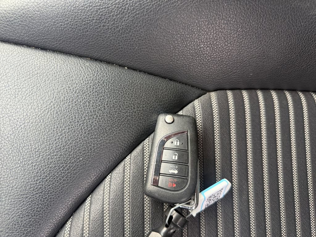 Used 2019 Toyota Camry SE FWD image 33