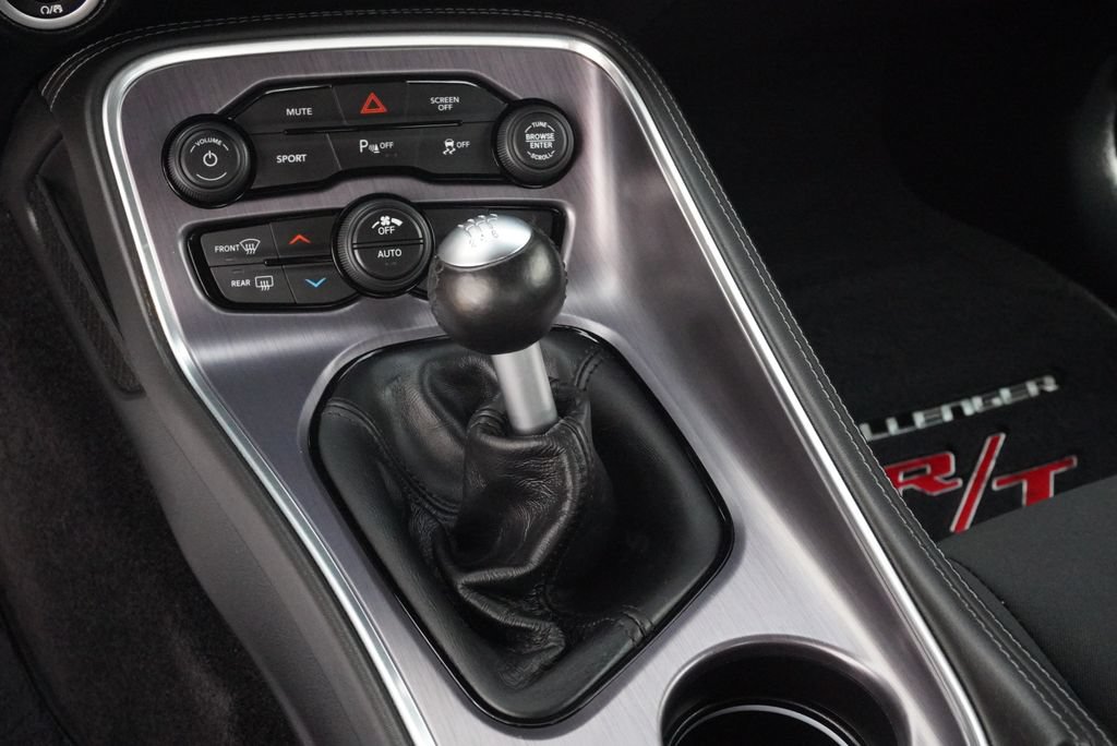 Used 2018 Dodge Challenger R/T w/ Driver Convenience Group RWD image 16