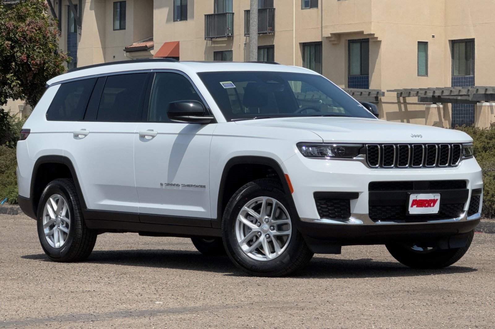 New 2025 Jeep Grand Cherokee L Laredo image 1