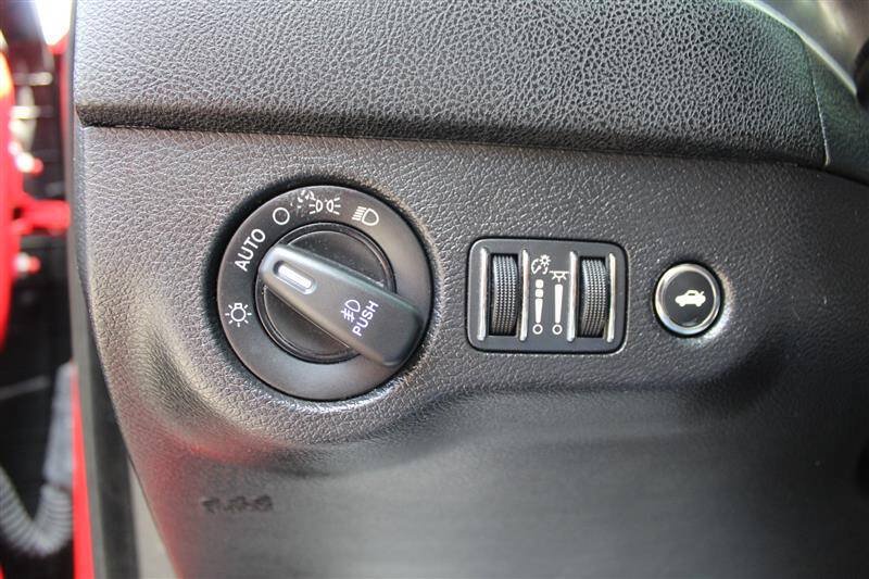 Used 2019 Dodge Charger R/T RWD image 16