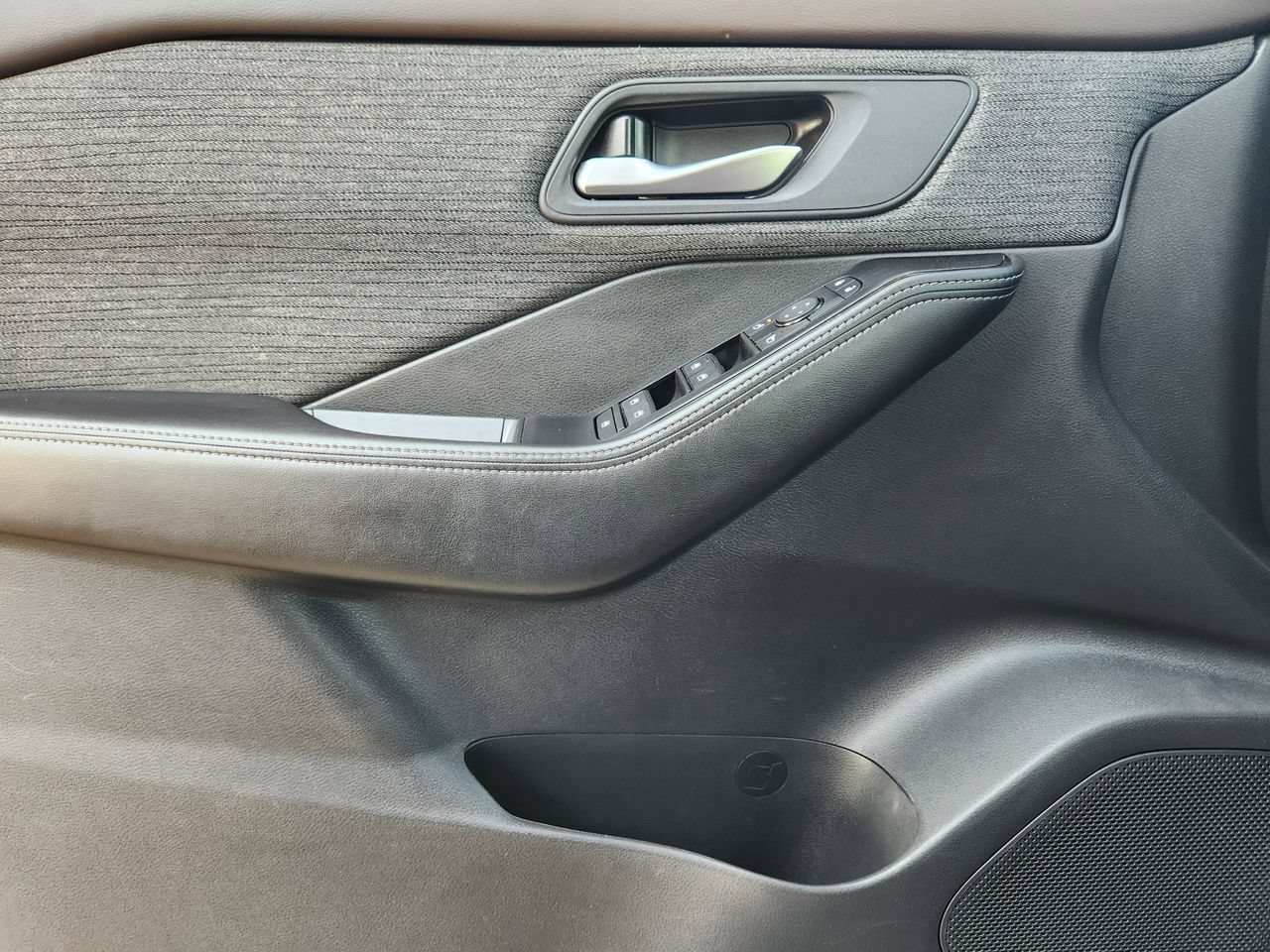 Used 2023 Nissan Rogue SV FWD image 22