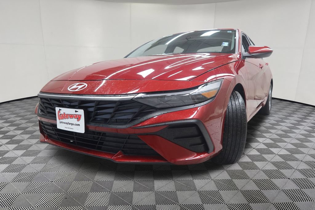 Used 2024 Hyundai Elantra Blue FWD image 5