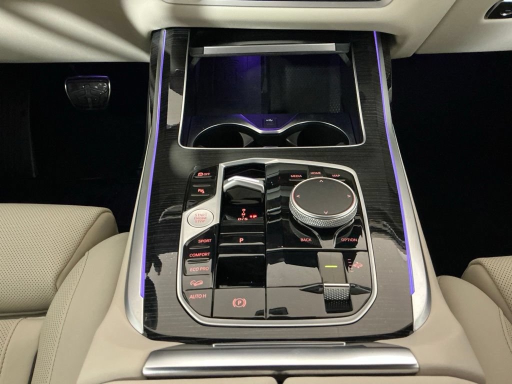 Certified 2026 BMW X7 xDrive40i w/ M Sport Package AWD/4WD image 13