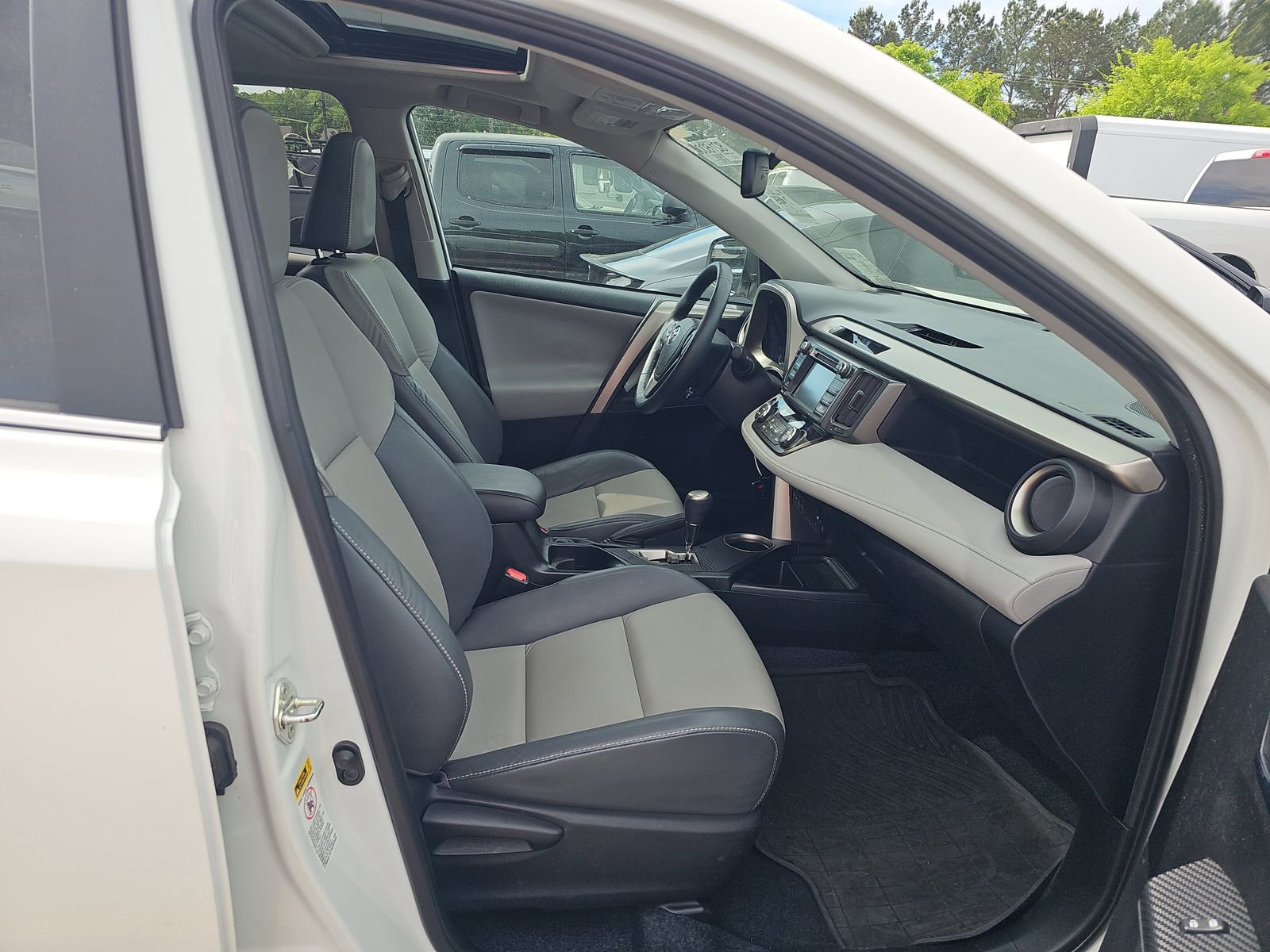 Used 2015 Toyota RAV4 Limited w/ Technology Package image 5