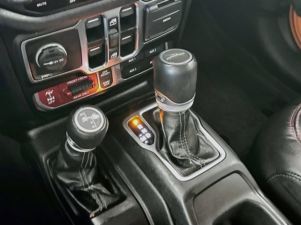 Used 2025 Jeep Gladiator Rubicon AWD/4WD image 16