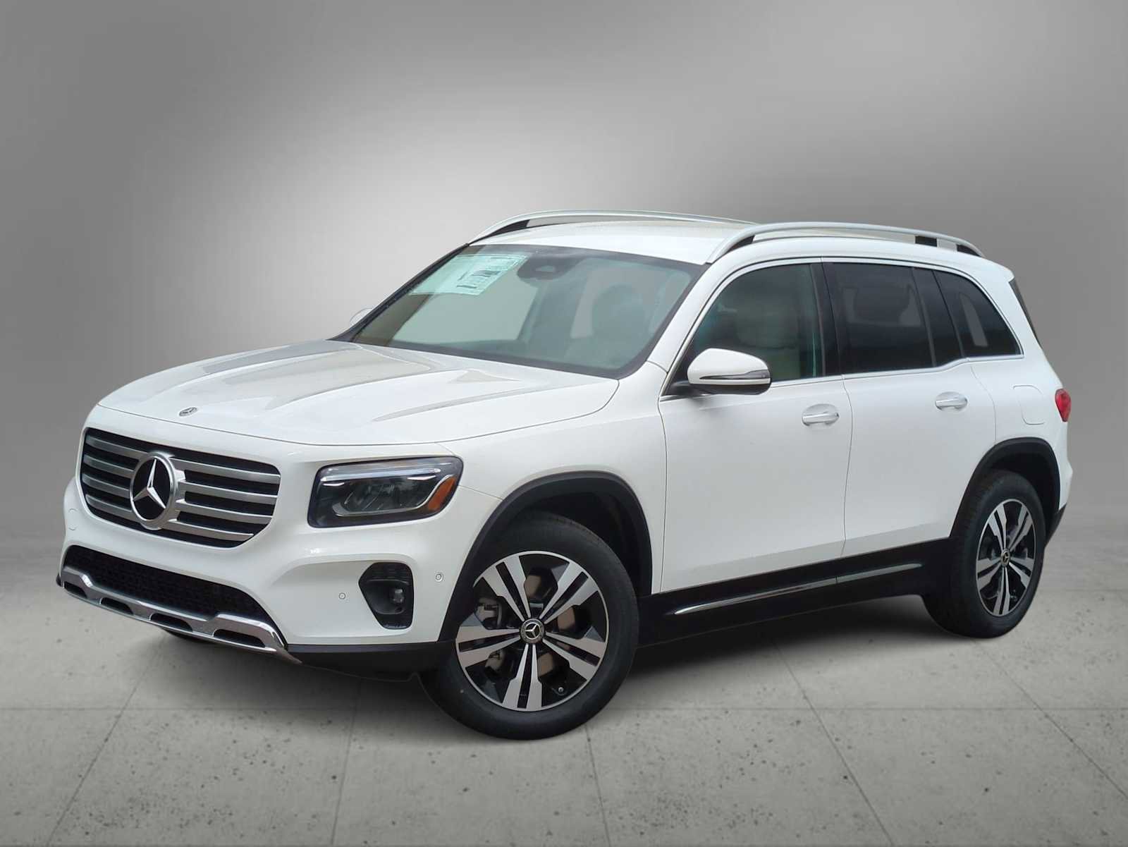 Used 2025 Mercedes-Benz GLB 250 4MATIC image 1