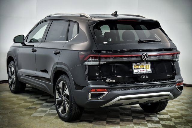 Certified 2025 Volkswagen Taos SE w/ Panoramic Sunroof Package image 4