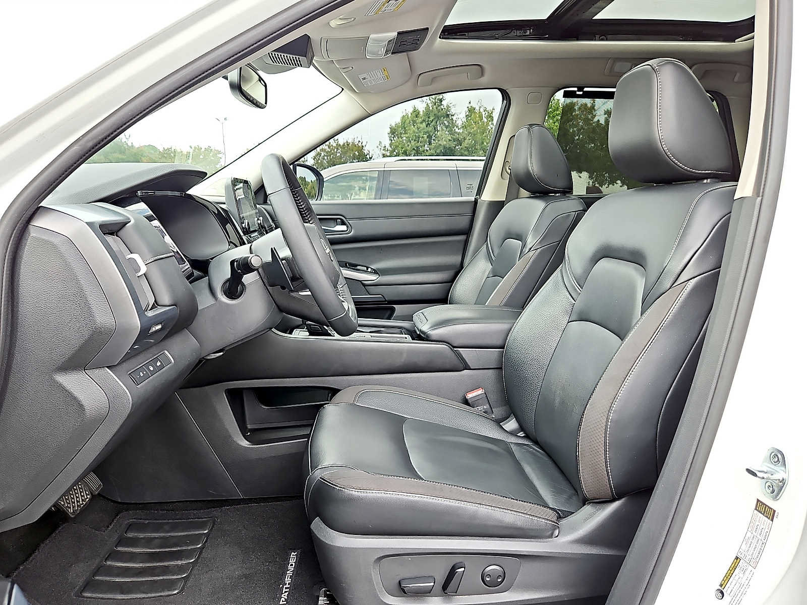 Used 2022 Nissan Pathfinder SL w/ SL Premium Package FWD image 14