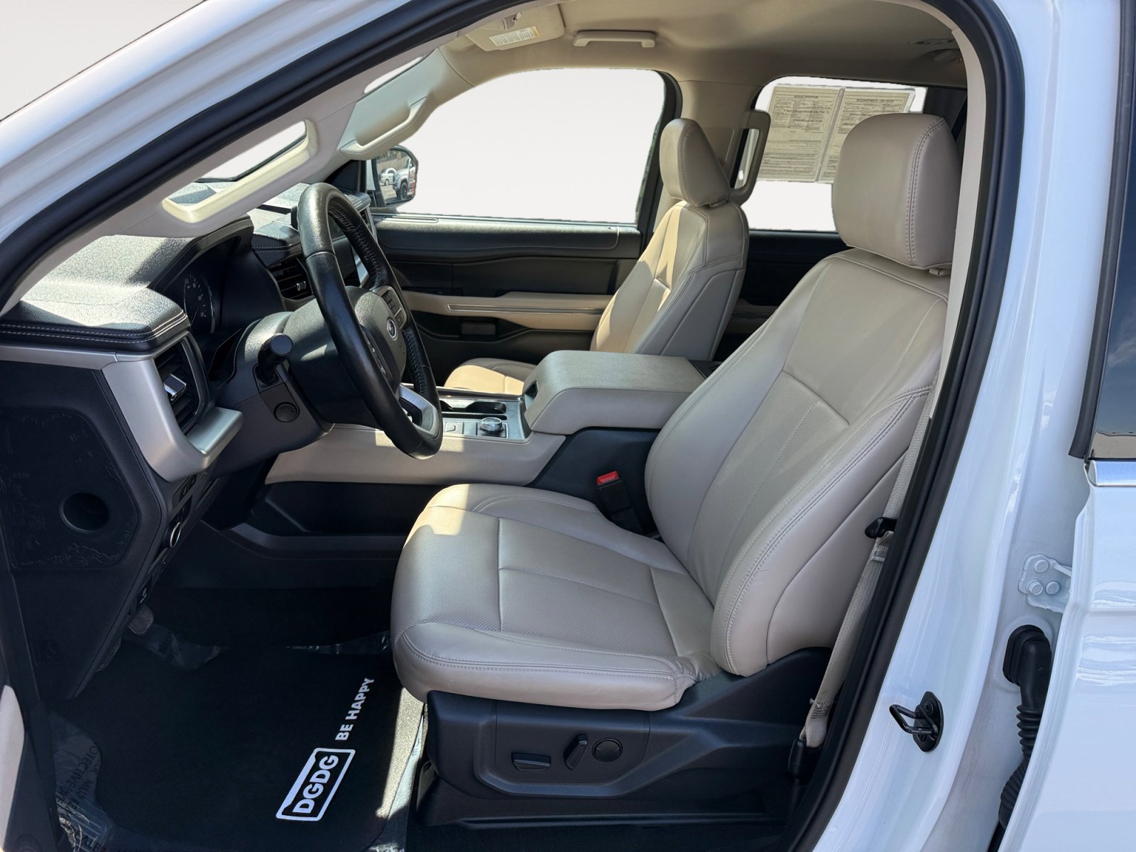 Certified 2024 Ford Expedition XLT image 10