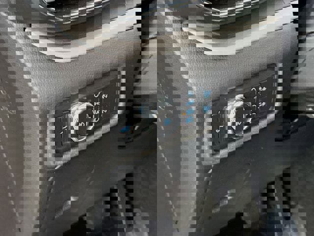 Used 2020 Ford Explorer XLT w/ Equipment Group 202A image 11