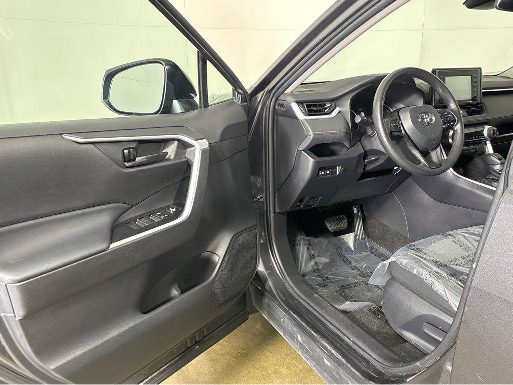 Used 2021 Toyota RAV4 LE image 2
