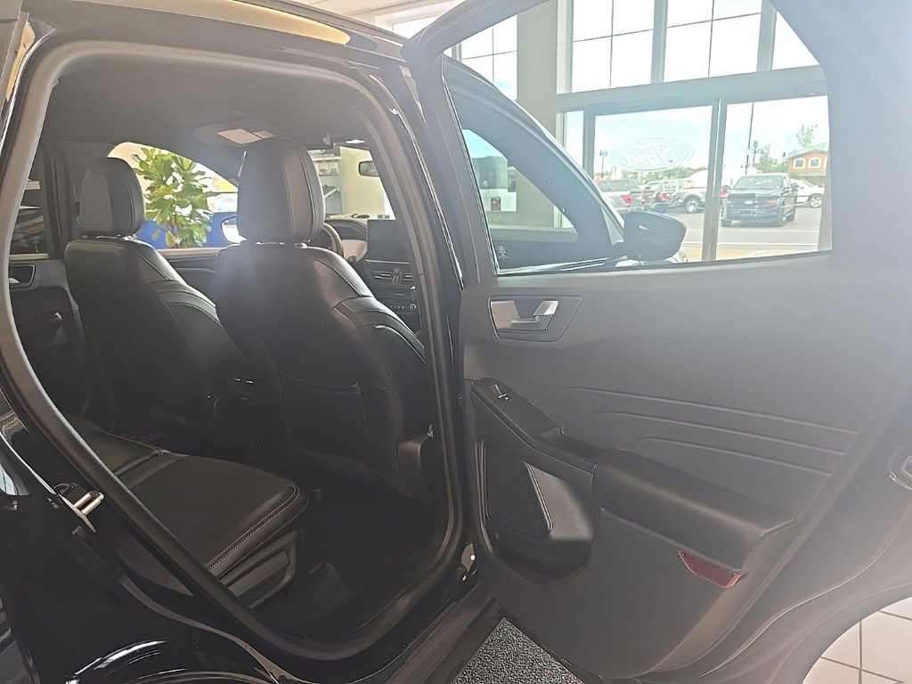 Used 2023 Ford Escape ST-Line w/ Tech Pack #1 AWD/4WD image 33