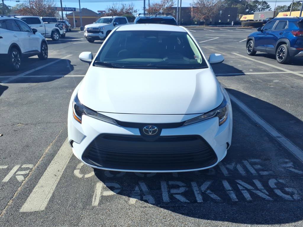 Used 2025 Toyota Corolla LE image 2