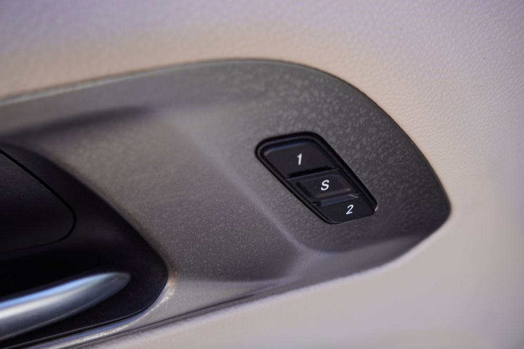 Certified 2024 Chrysler Pacifica Limited FWD image 25