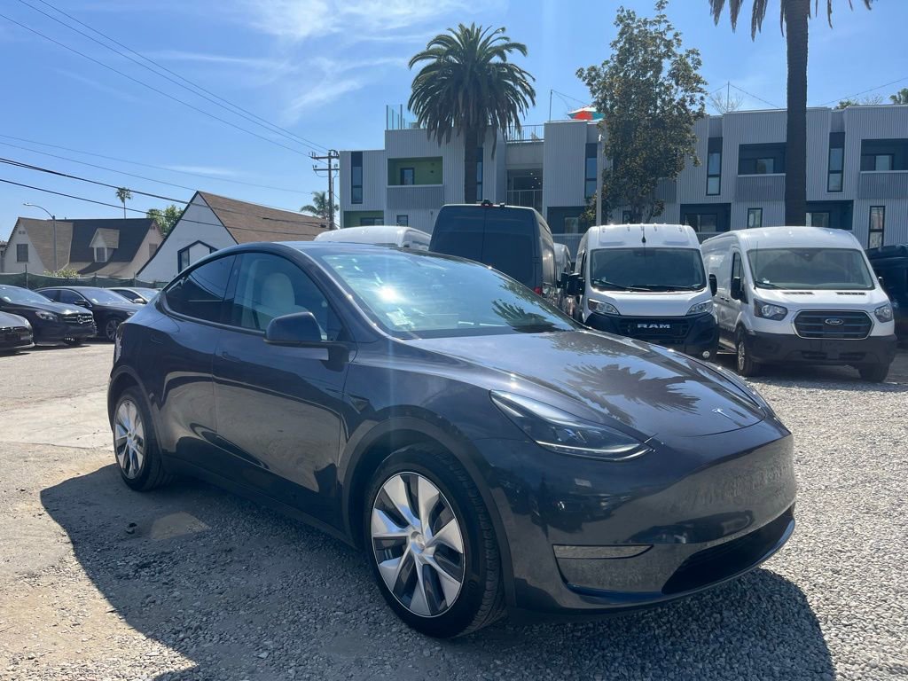 Used 2024 Tesla Model Y 2WD image 3