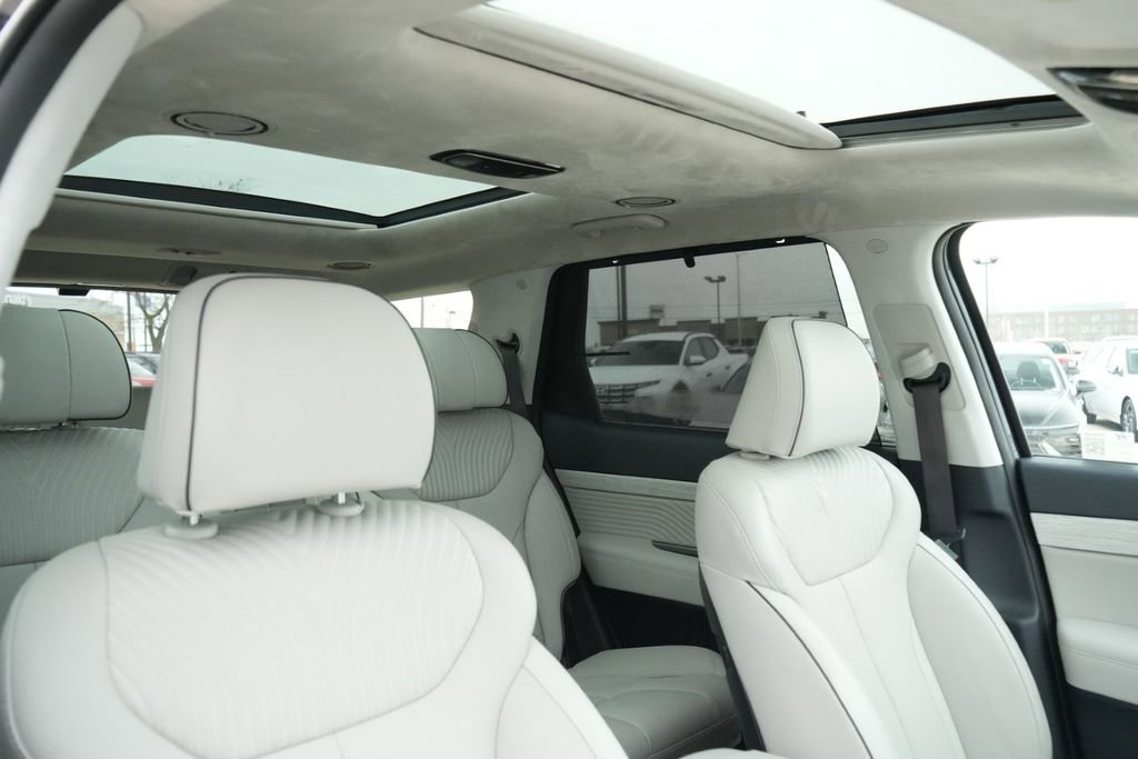 Used 2025 Hyundai Palisade Calligraphy image 16