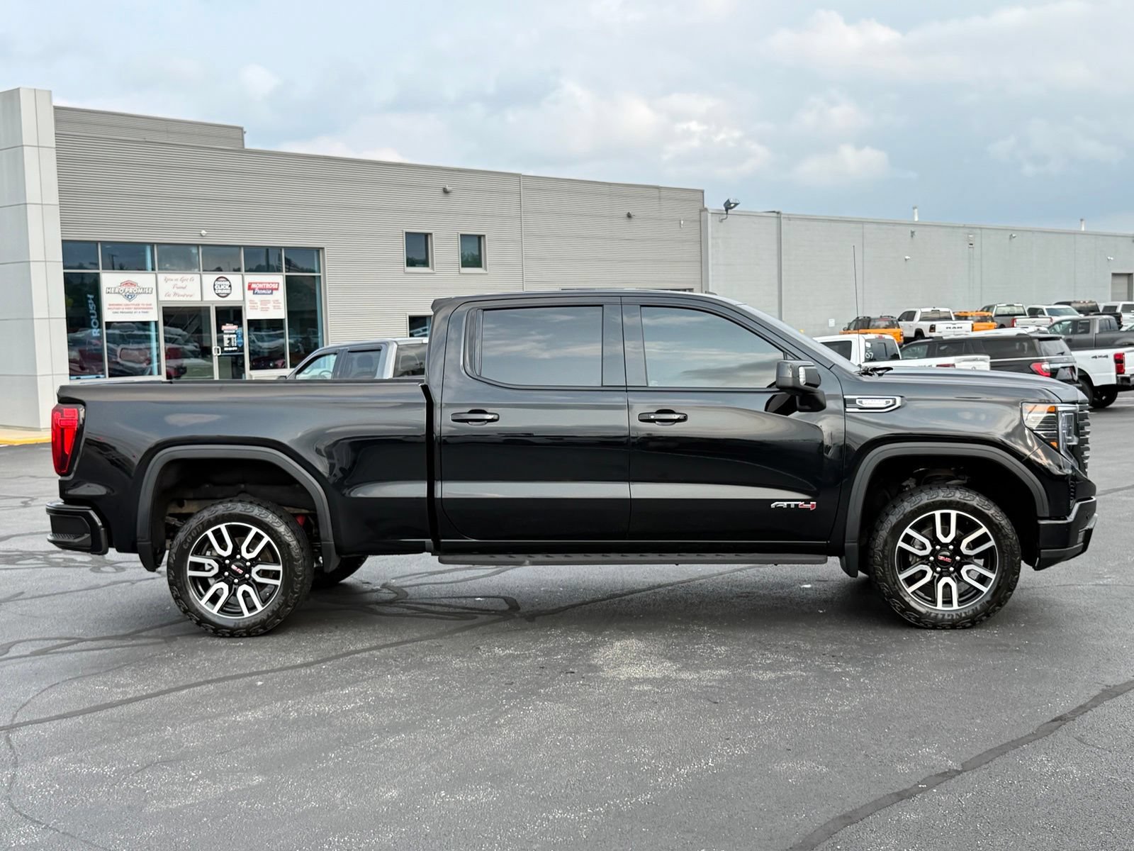 Used 2023 GMC Sierra 1500 AT4 AWD/4WD image 3