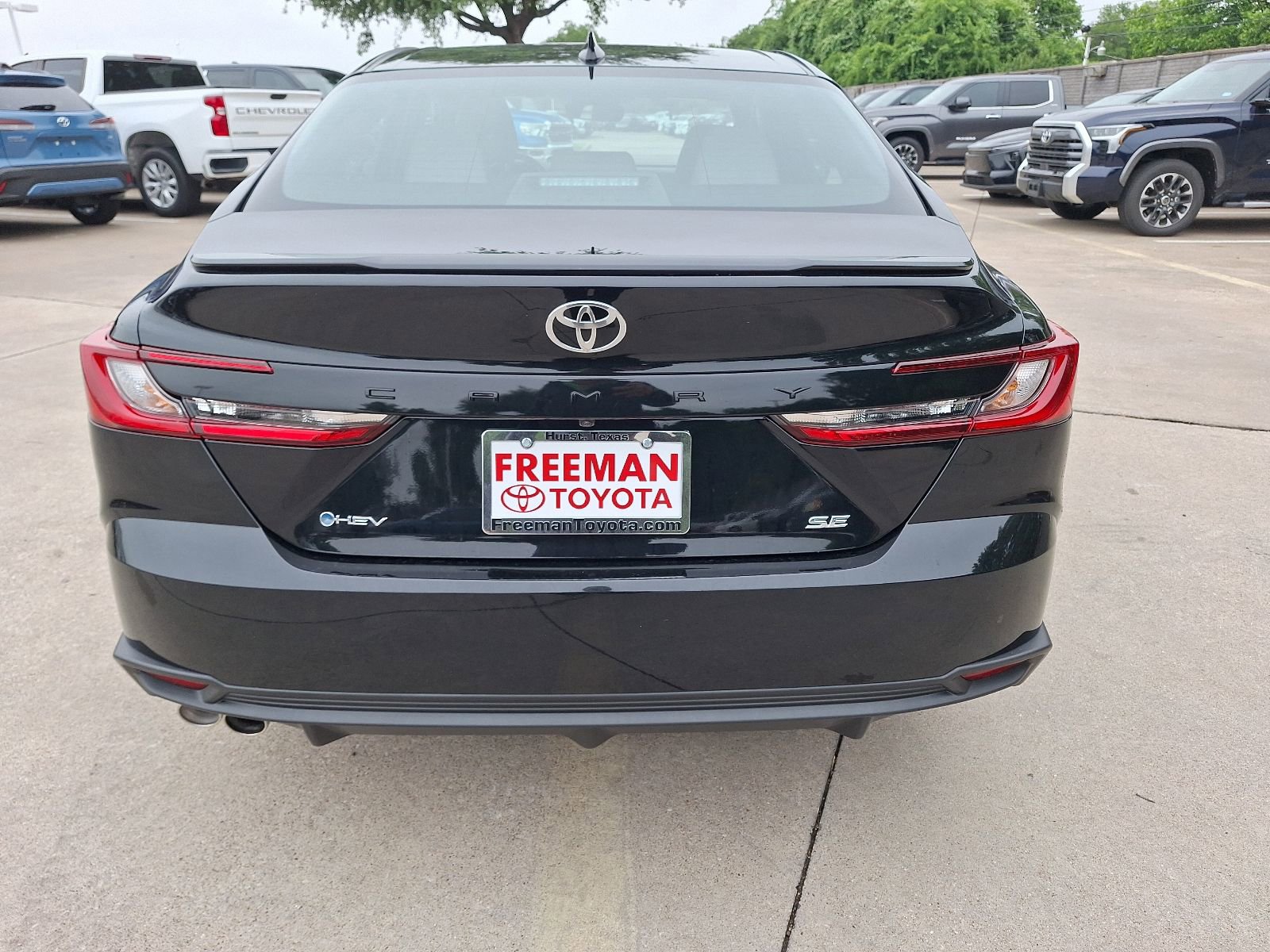 Used 2025 Toyota Camry SE FWD image 5