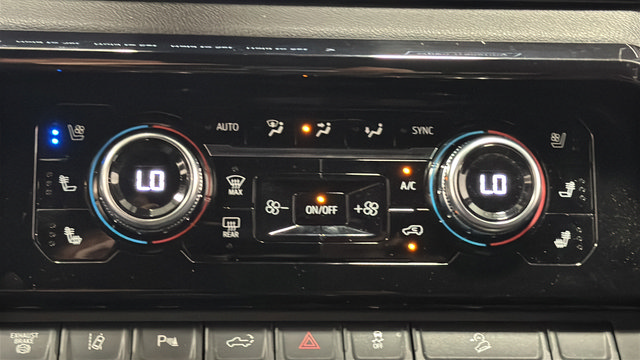 Used 2024 GMC Sierra 3500 AT4 w/ AT4 Premium Plus Package AWD/4WD image 18