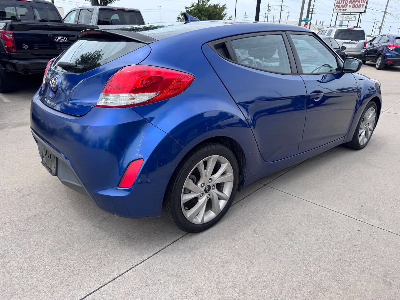 Used 2016 Hyundai Veloster FWD image 8