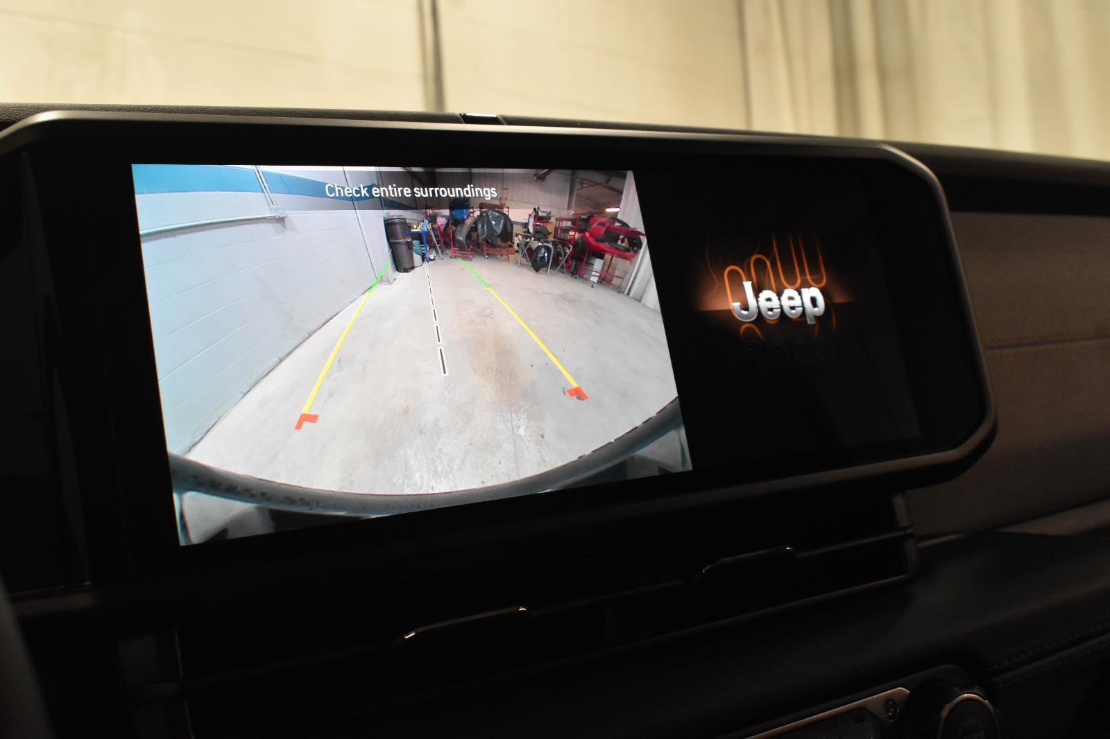 Used 2025 Jeep Wrangler Sahara image 17