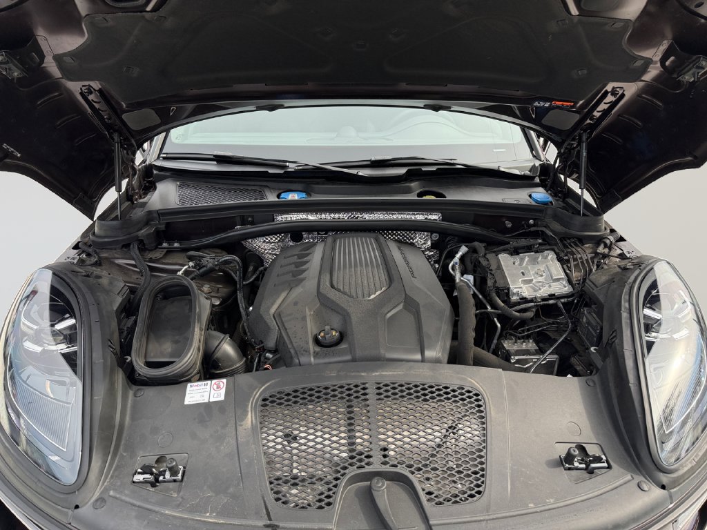 Used 2024 Porsche Macan AWD/4WD image 19