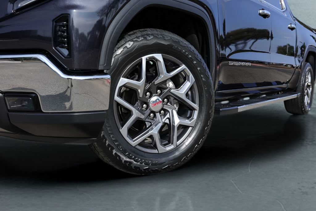 Used 2023 GMC Sierra 1500 SLT w/ SLT Premium Package AWD/4WD image 4
