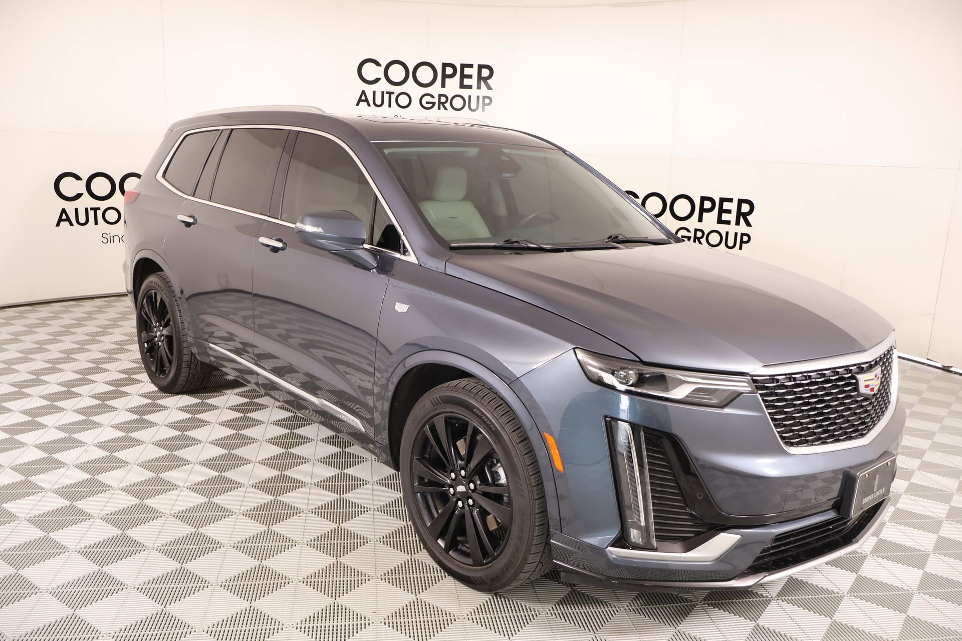 Used 2021 Cadillac XT6 Premium Luxury FWD image 1