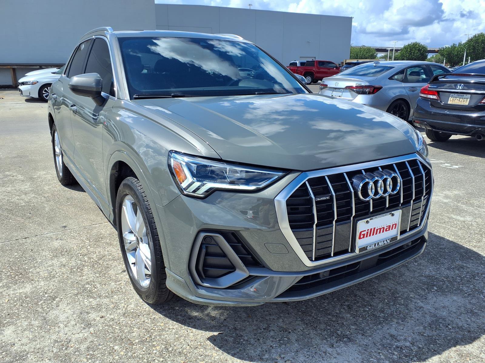 Used 2024 Audi Q3 2.0T Premium w/ Convenience Package AWD/4WD image 2