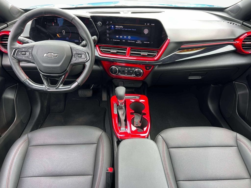 Used 2025 Chevrolet Trax RS w/ Sunroof Package FWD image 13
