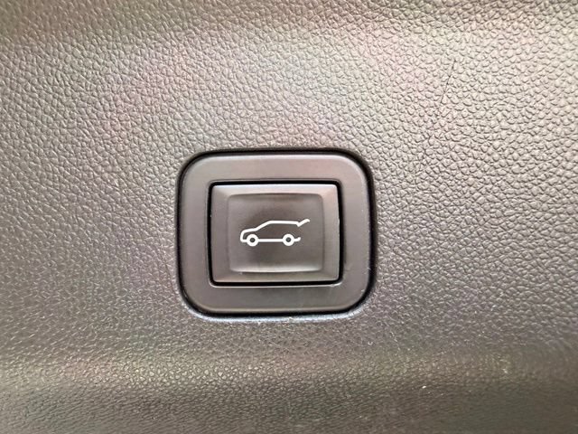Used 2024 Chevrolet Suburban High Country AWD/4WD image 13
