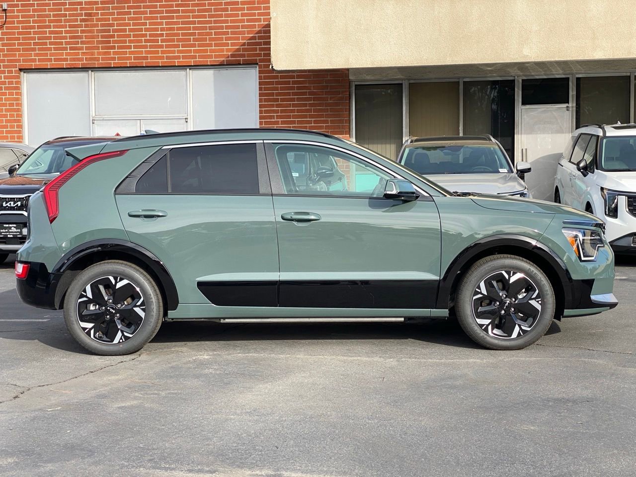 New 2025 Kia Niro Wind w/ Wind Preserve Package image 2