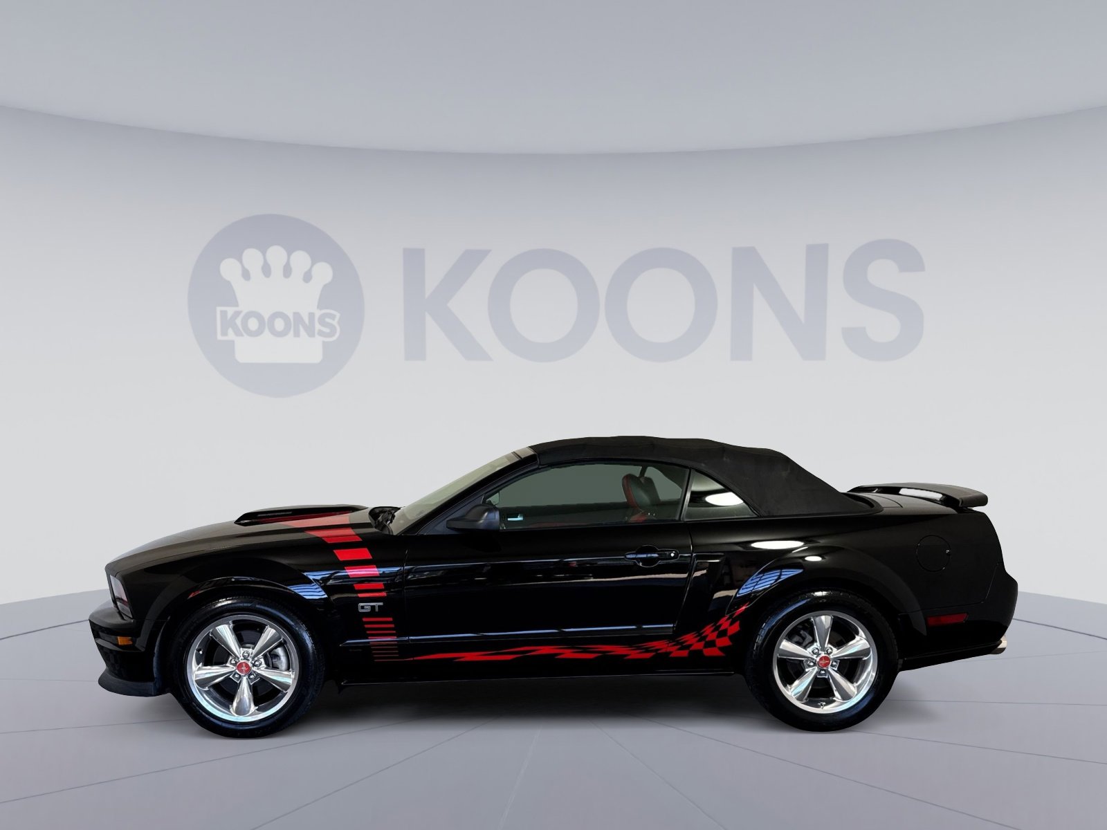 Used 2006 Ford Mustang GT RWD image 2
