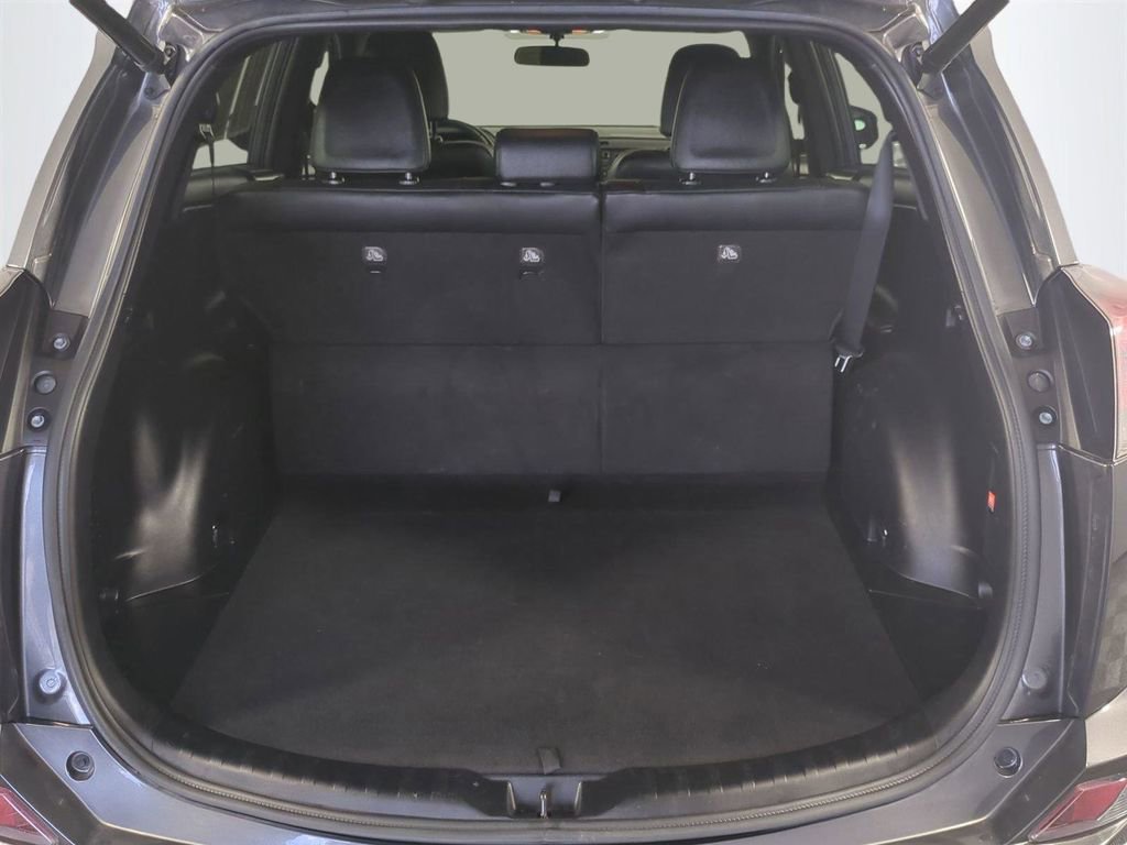 Used 2016 Toyota RAV4 SE FWD image 14