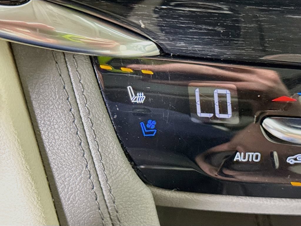 Used 2020 Cadillac XT6 Premium Luxury AWD/4WD image 13