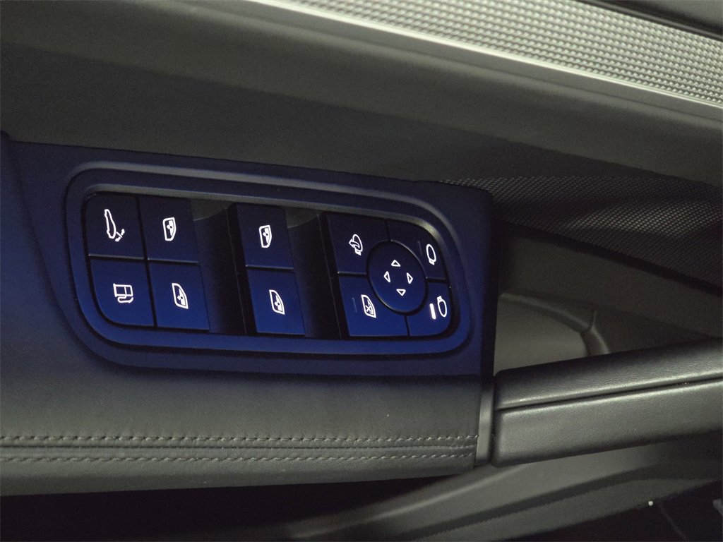 Certified 2025 Porsche Cayenne S image 21