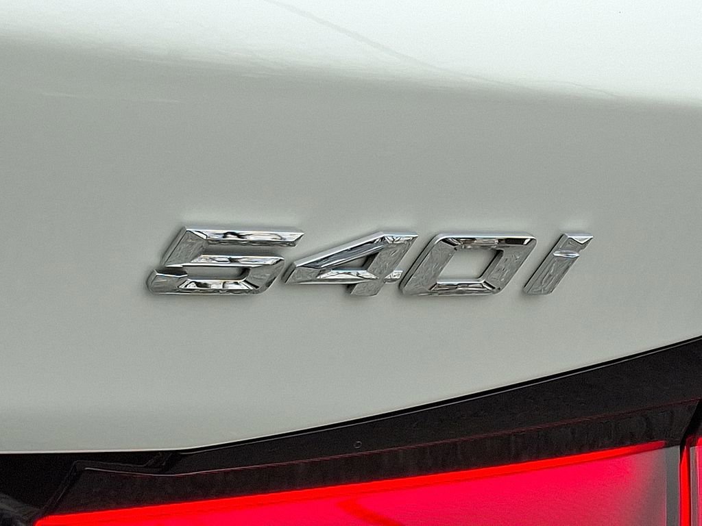 Used 2022 BMW 540i xDrive w/ Executive Package image 32